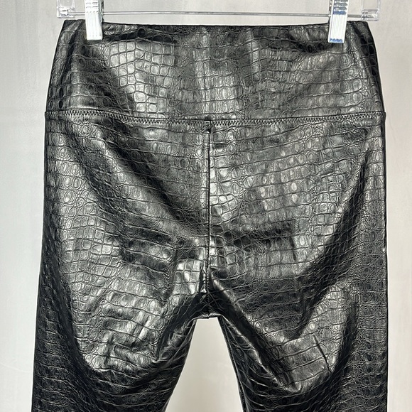 7 For All Mankind 7 FAM Croc Faux Leather Leggings in Black. - Picture 6 of 8